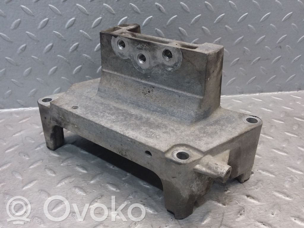 Opel Meriva B Engine mounting bracket 