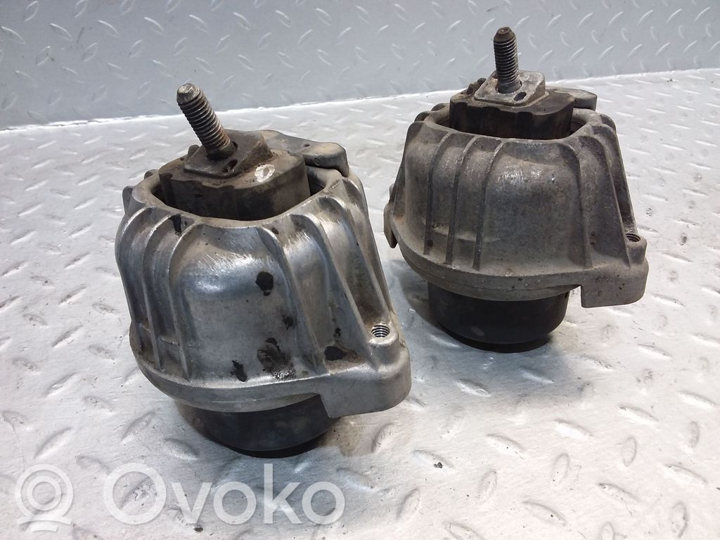 Engine mount bracket   13981112