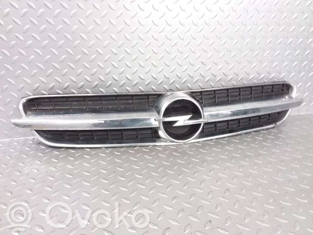 Opel Vectra C Etupuskurin ylempi jäähdytinsäleikkö 
