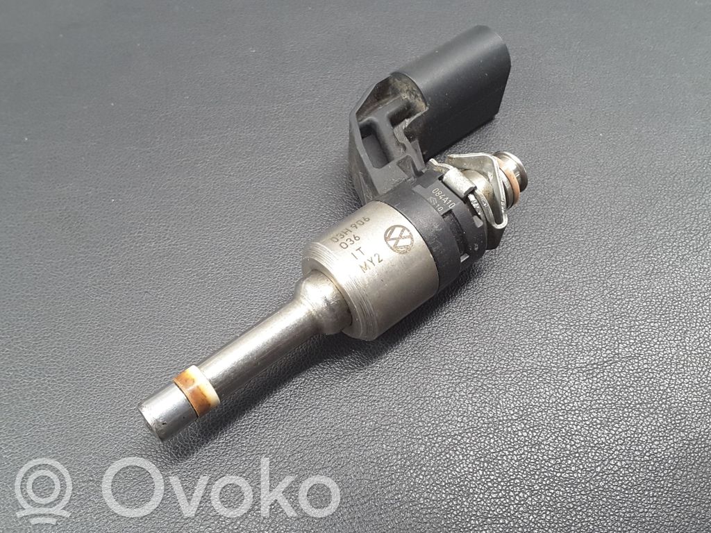 Volkswagen PASSAT CC Fuel injector 