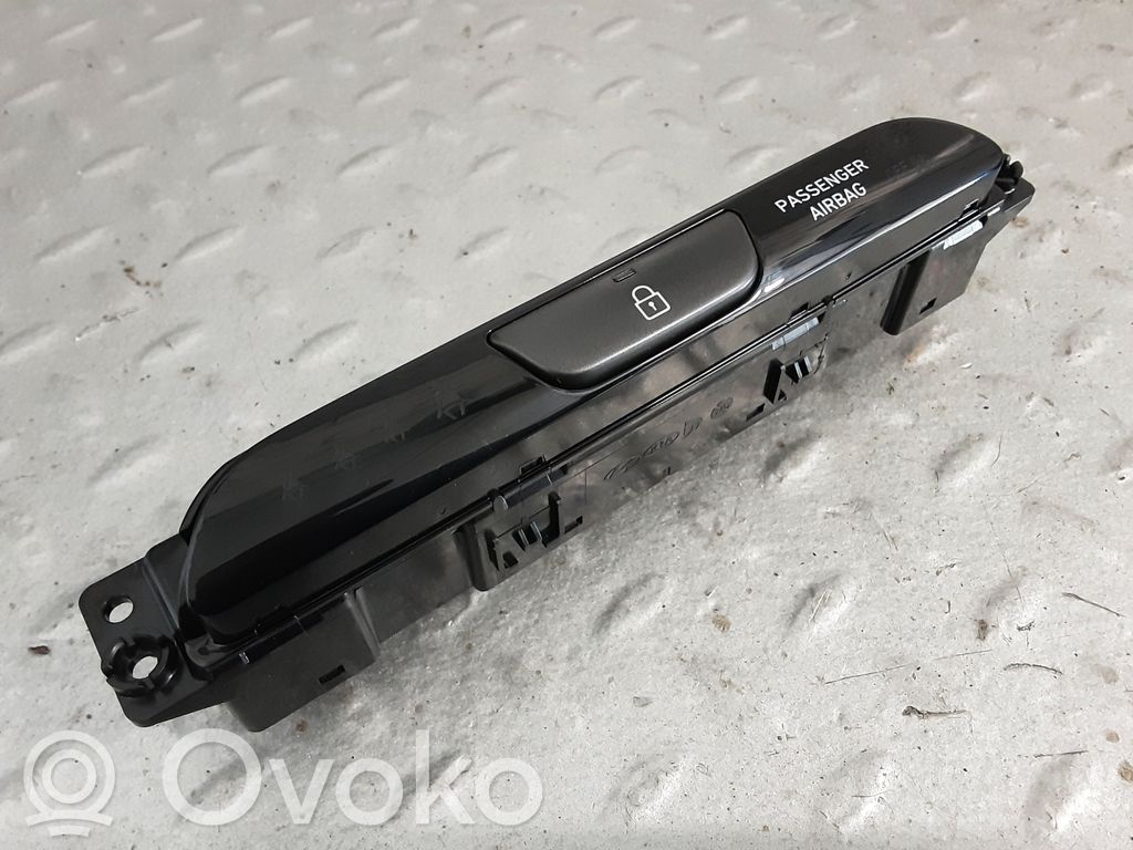 Hyundai i30 Central locking switch button 