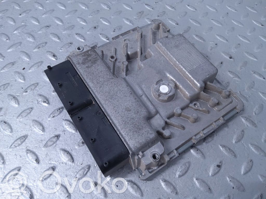 Volkswagen PASSAT B8 USA Engine control unit/module 