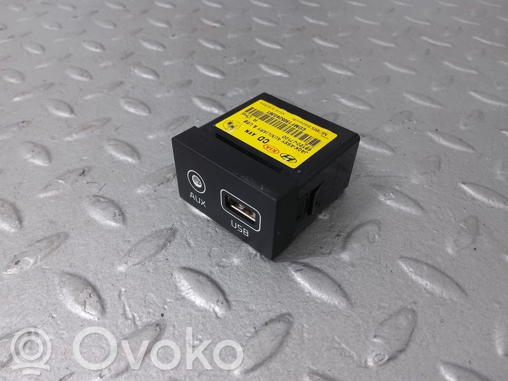 KIA Ceed USB-pistokeliitin 