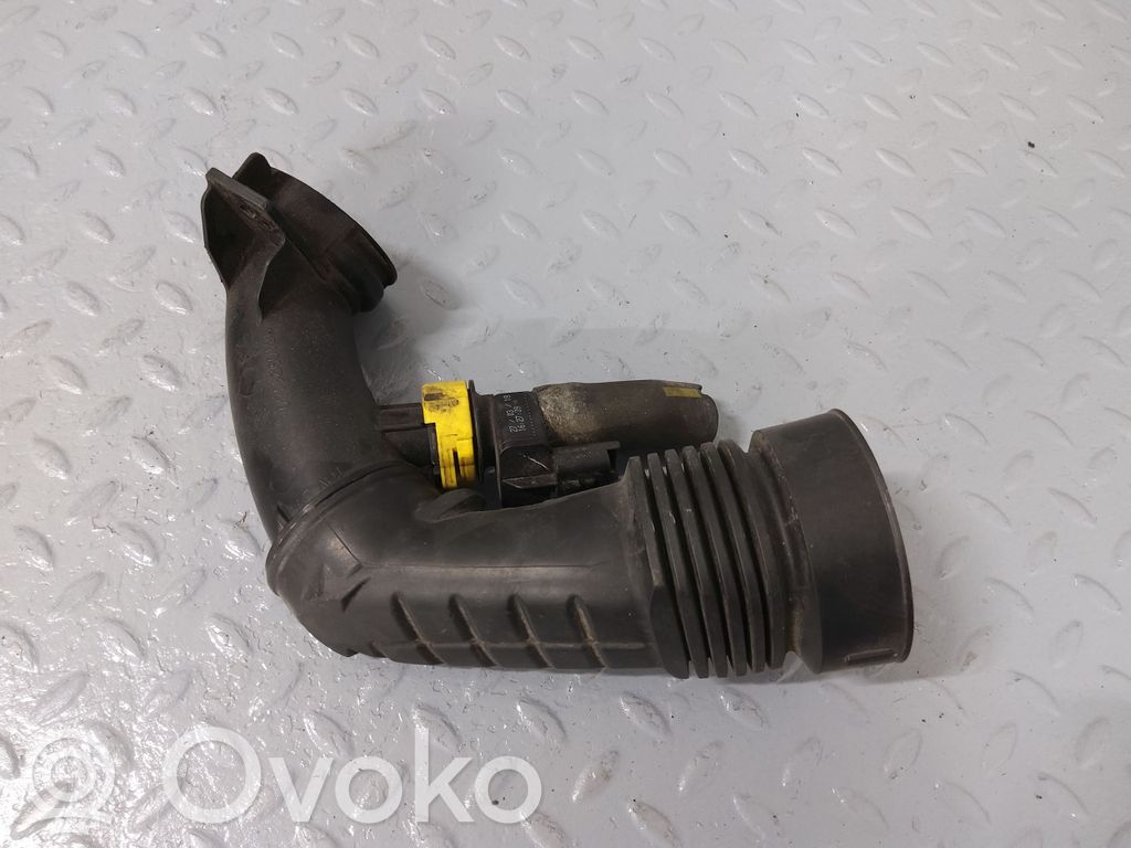 Peugeot 3008 II Air intake hose/pipe 