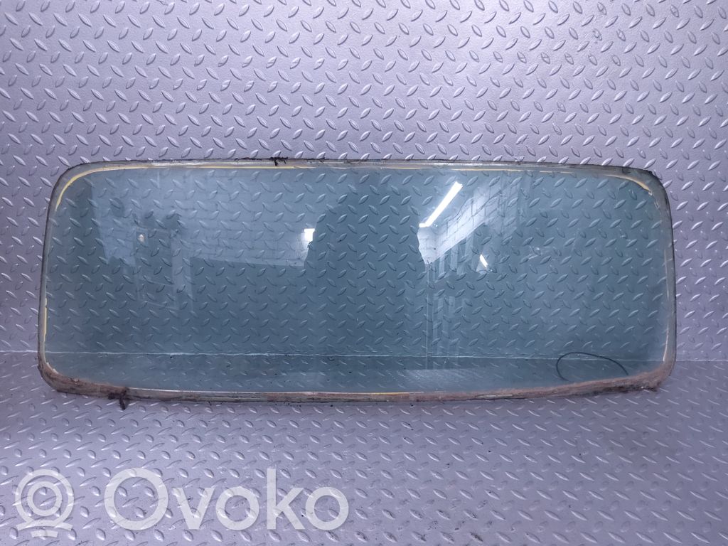 Rear windscreen/windshield window   UB14766