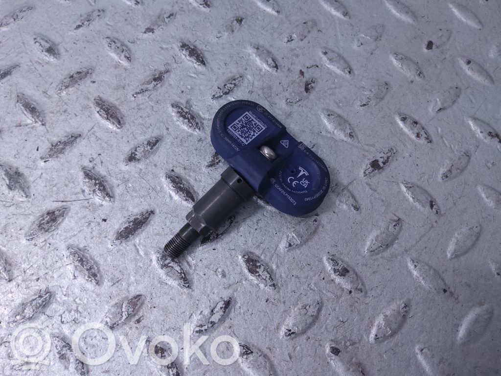 Tesla Model S Tire pressure sensor 