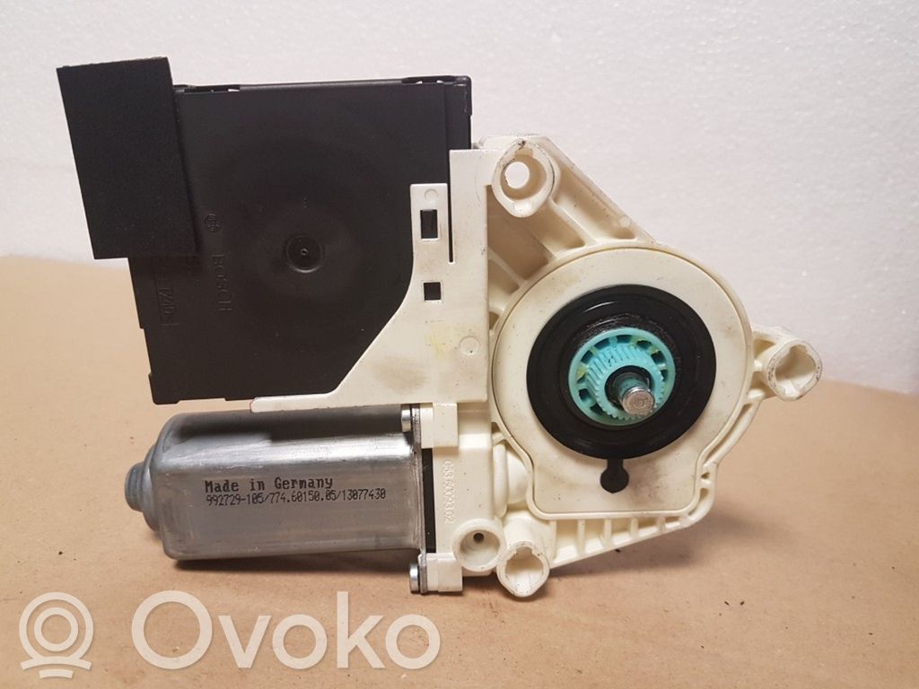 Volkswagen PASSAT B6 Front door window regulator motor 