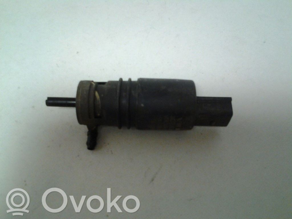 Volkswagen Phaeton Windscreen/windshield washer pump 