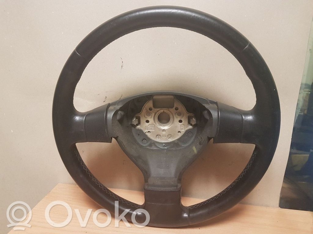 Volkswagen PASSAT B6 Ohjauspyörä 