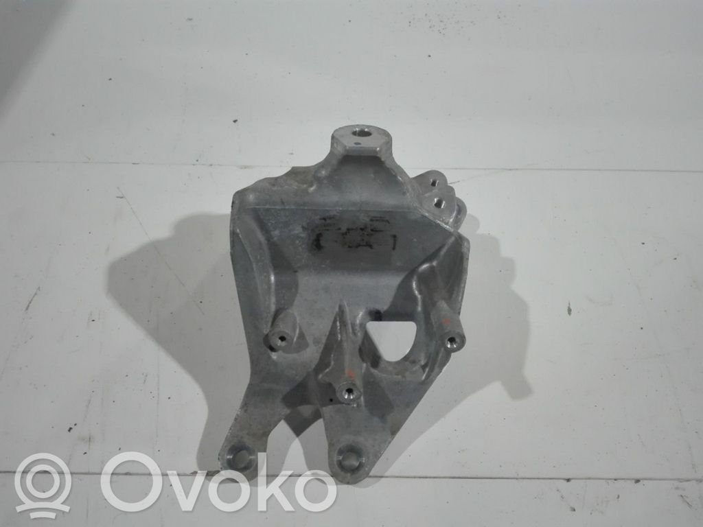 Audi Q7 4M Engine mounting bracket 