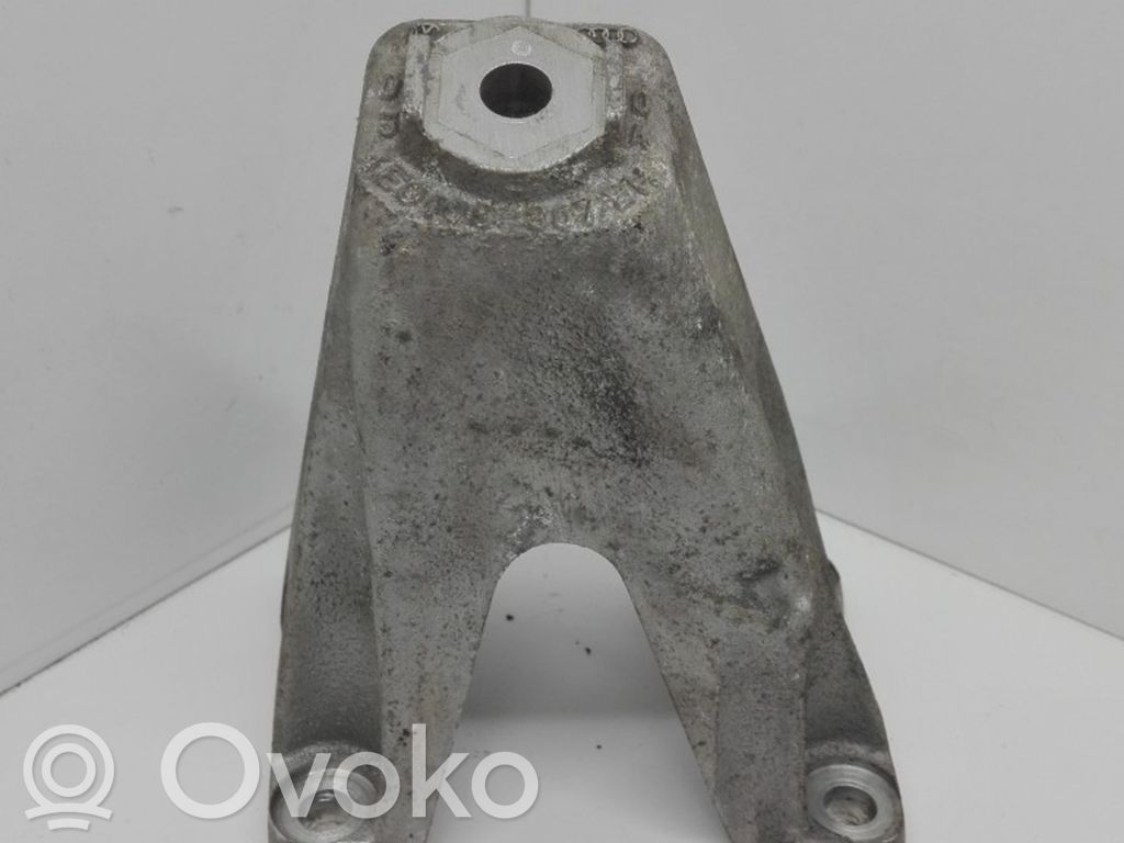 Audi A8 S8 D3 4E Engine mounting bracket 