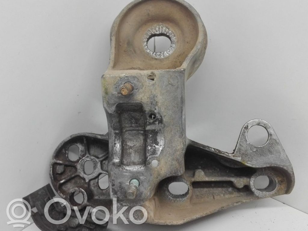 Audi A6 S6 C5 4B Engine mounting bracket 
