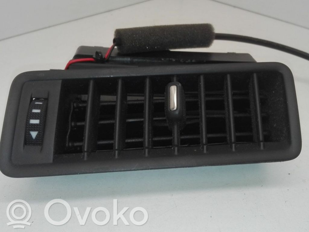 Audi A8 S8 D3 4E Moldura protectora de la rejilla de ventilación lateral del panel 