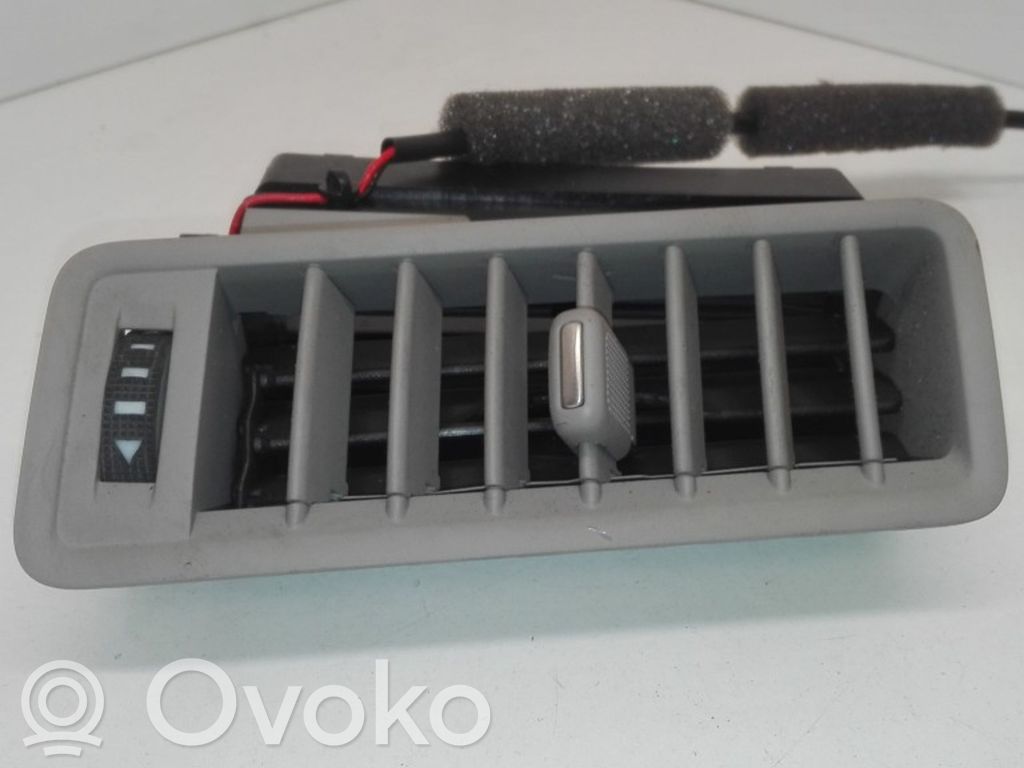 Audi A8 S8 D3 4E Moldura protectora de la rejilla de ventilación lateral del panel 