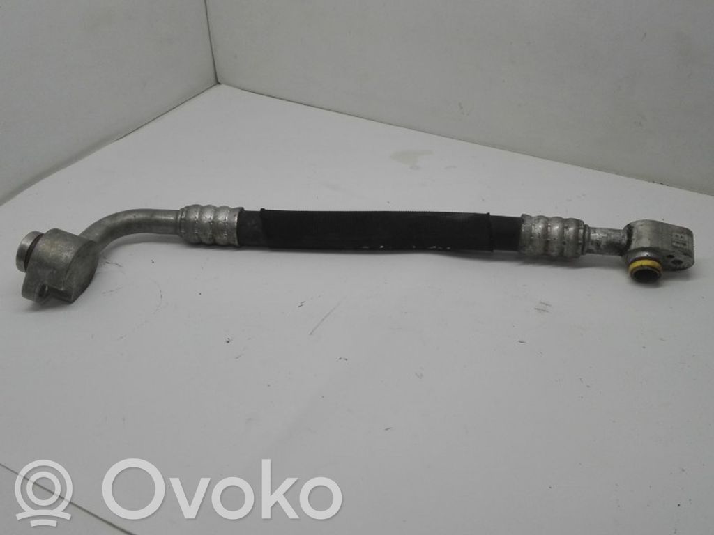 Audi RS4 Ilmastointilaitteen putki (A/C) 