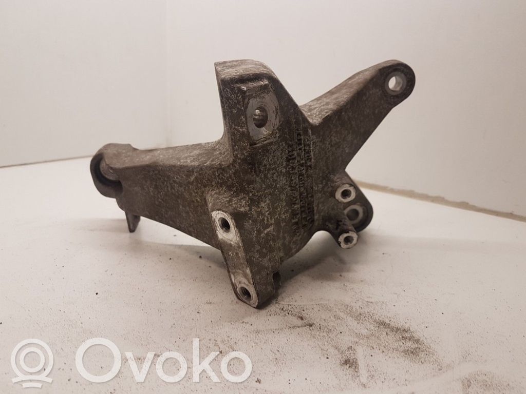 Audi A8 S8 D3 4E Engine mounting bracket 