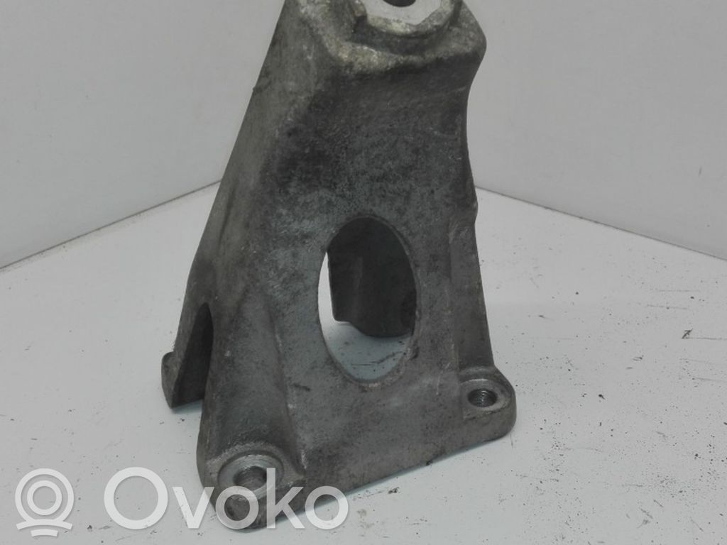 Audi A8 S8 D3 4E Engine mounting bracket 