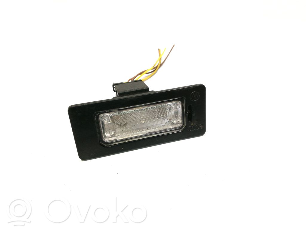 Audi A5 8T 8F Lampa oświetlenia tylnej tablicy rejestracyjnej 