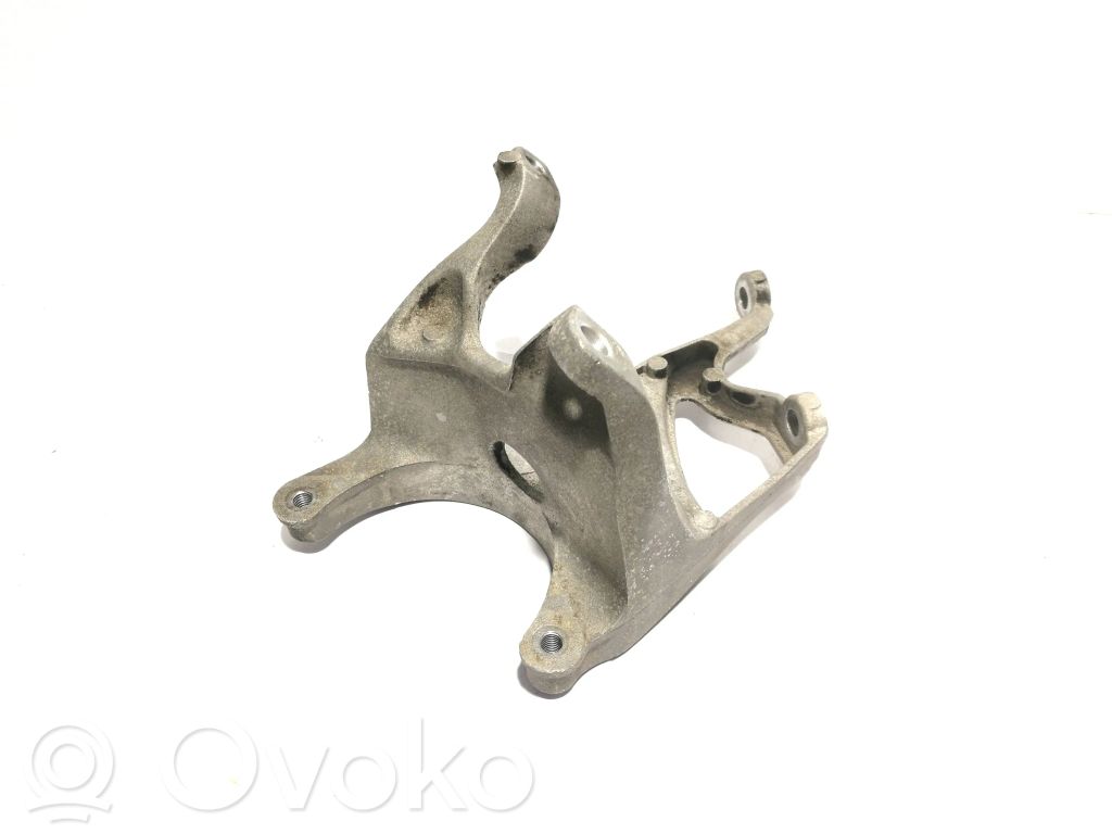 Audi A8 S8 D3 4E Engine mounting bracket 
