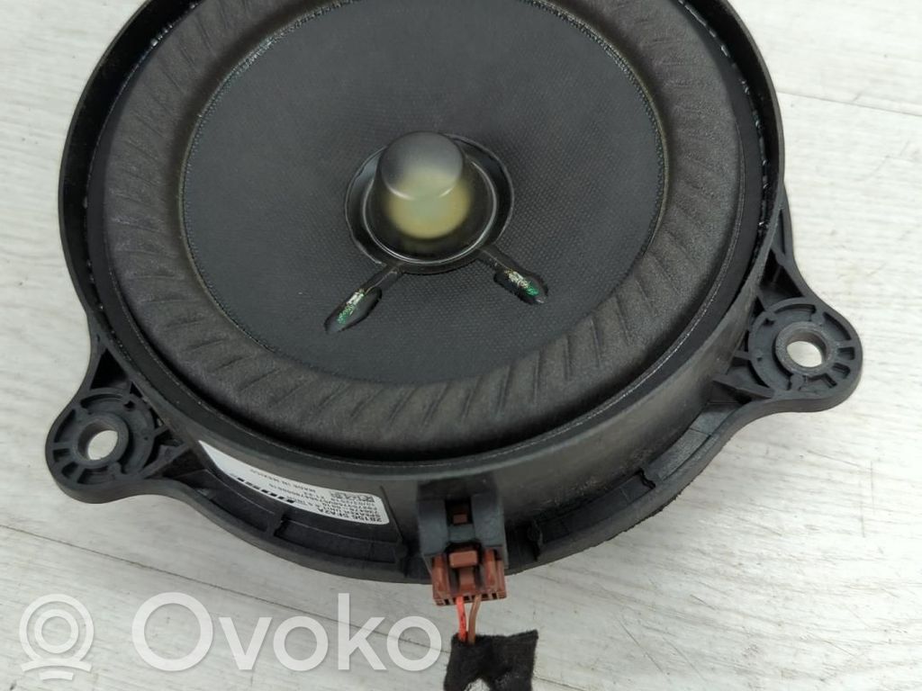 Nissan Juke II F16 Altavoz de la puerta trasera 
