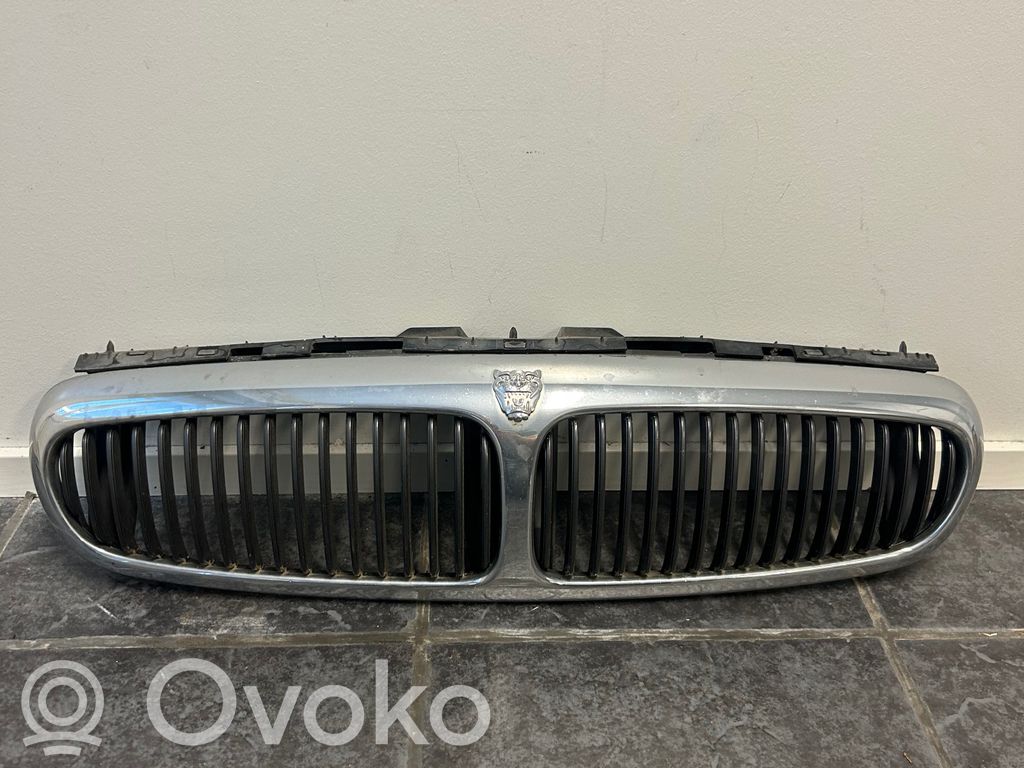 Jaguar X-Type Grotelės priekinės 