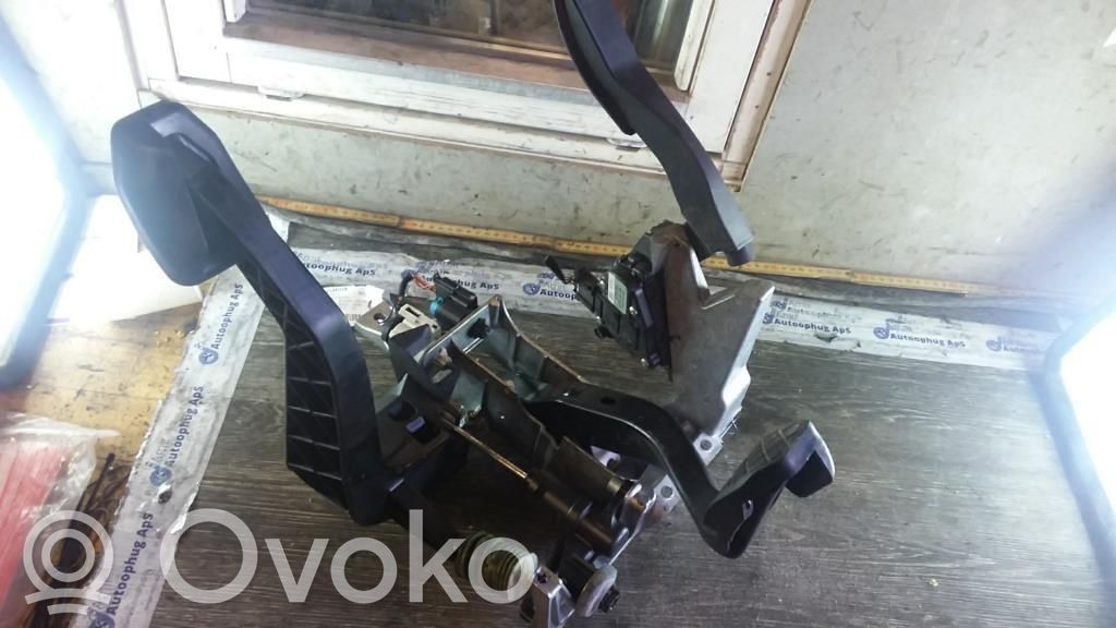Audi A4 S4 B7 8E 8H Kytkinpoljin 