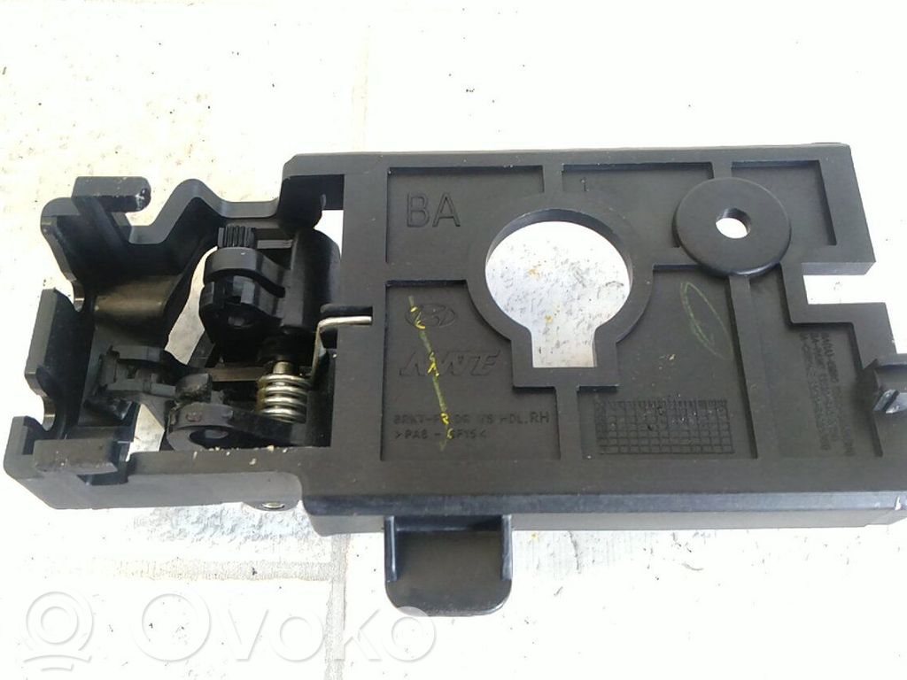 Hyundai i10 Front door interior handle 