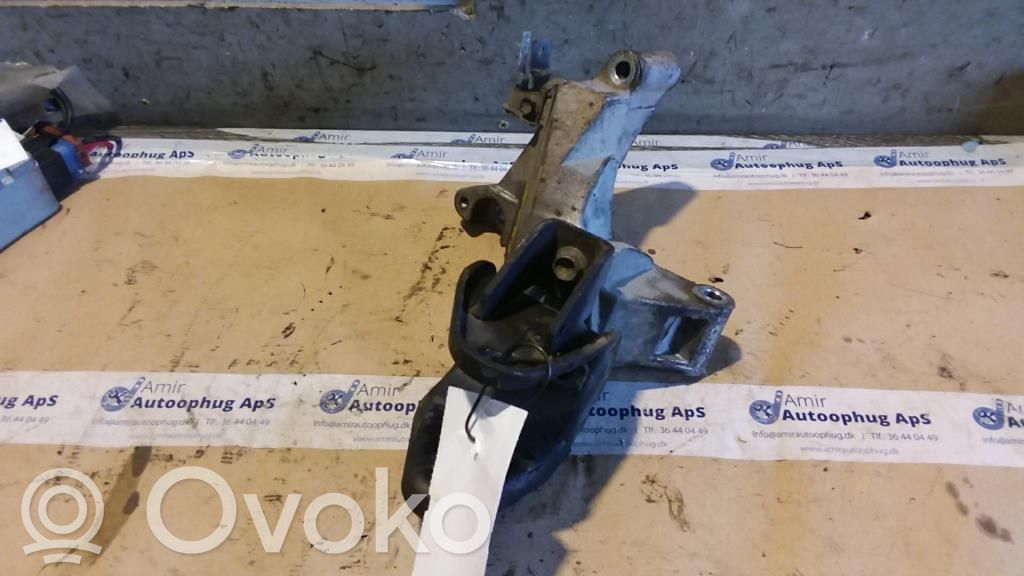 Engine mount bracket