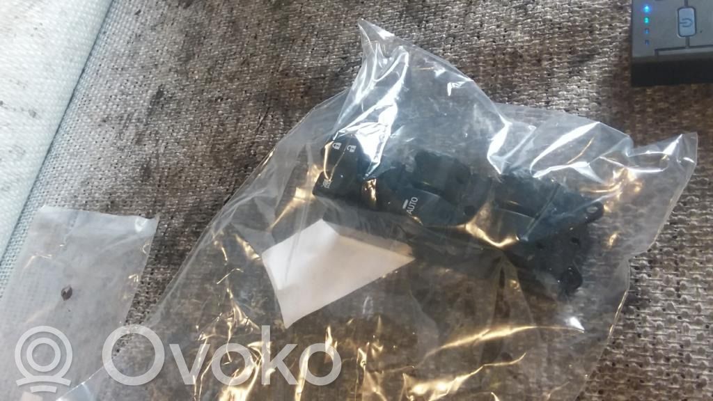 Mitsubishi Eclipse Cross Interruptor del elevalunas eléctrico 