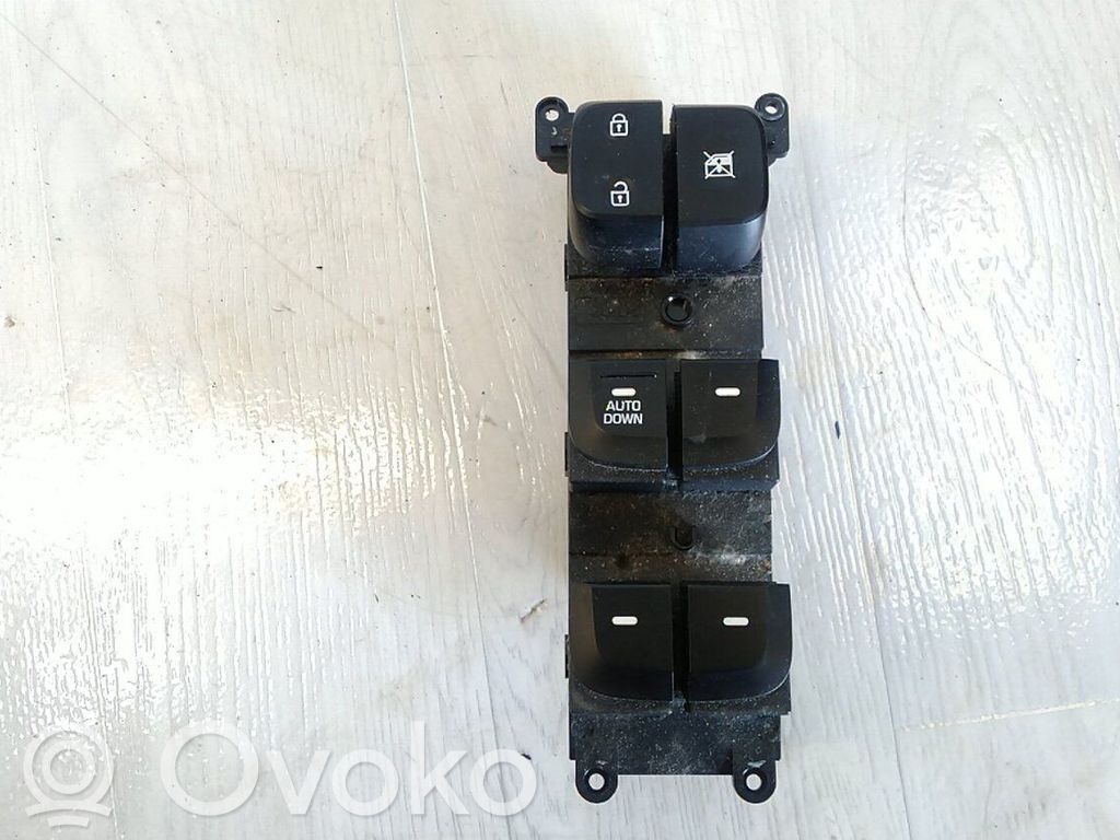 Hyundai i10 Electric window control switch 