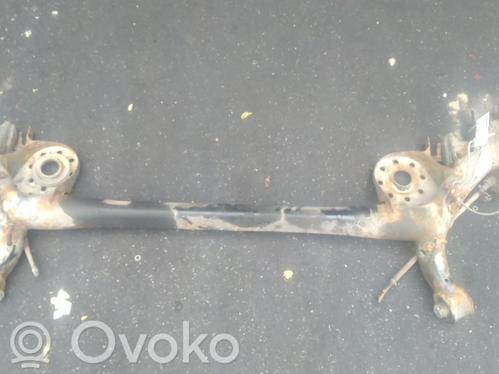 Eje trasero   421100D520