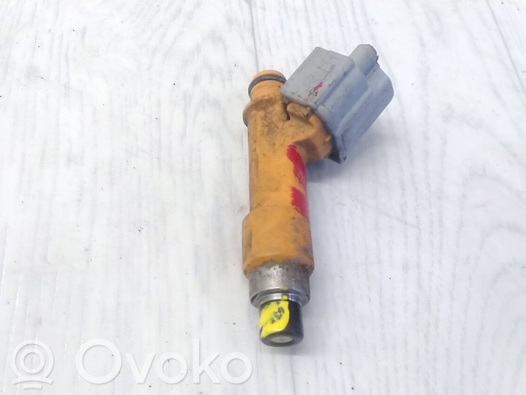 Inyector de combustible   1571073KA0000