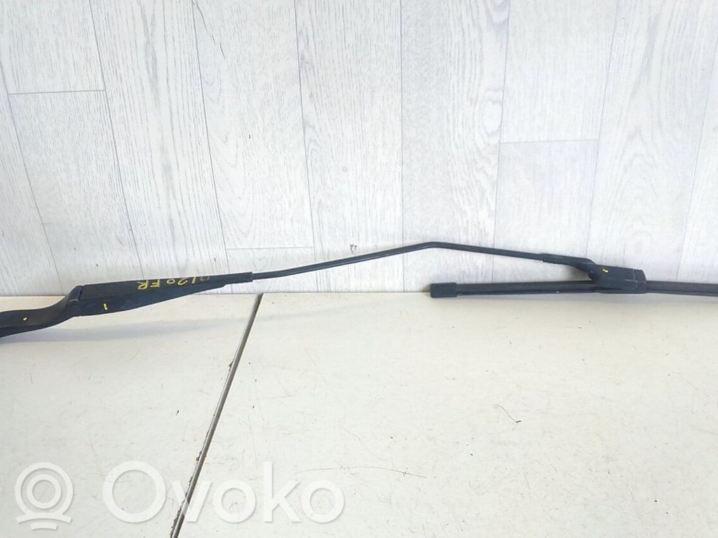 Opel Combo D Front wiper blade arm 