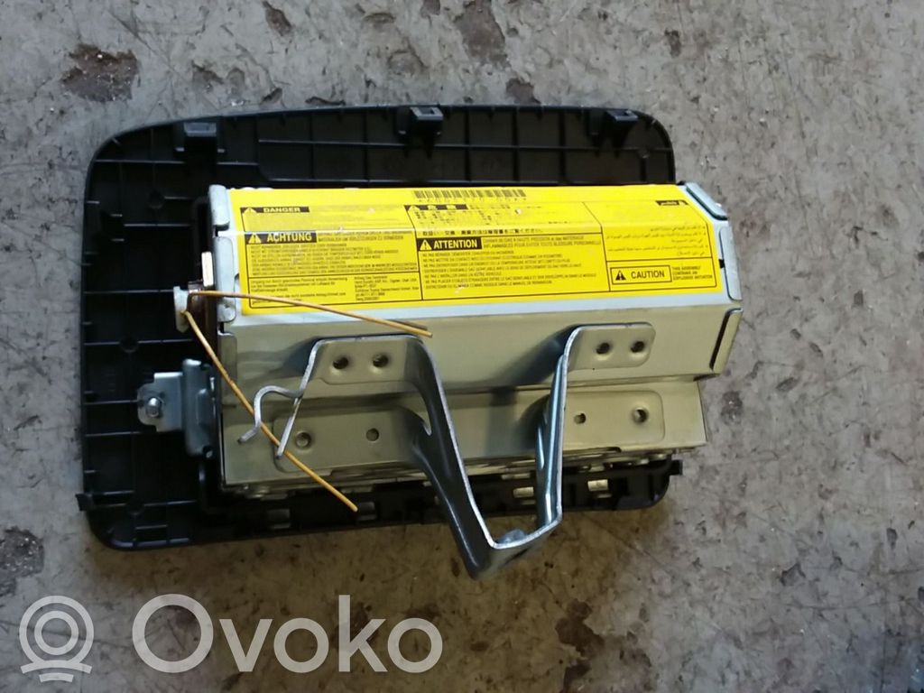 Toyota Corolla Verso E120 E121 Keleivio oro pagalvė