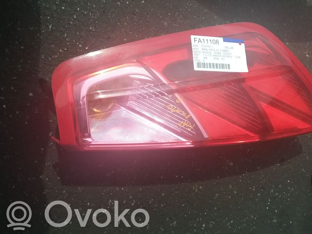 Fiat Grande Punto Lampă spate în caroserie 