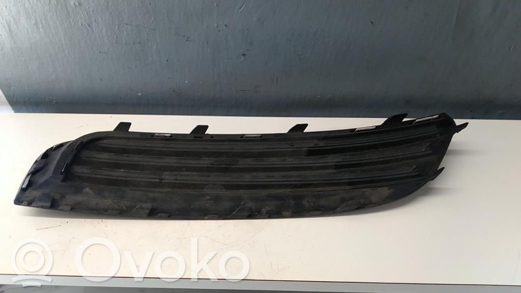 Vauxhall Insignia A Etupuskurin ylempi jäähdytinsäleikkö 