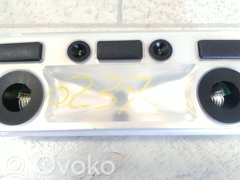 Luz del asiento delantero   63316962058
