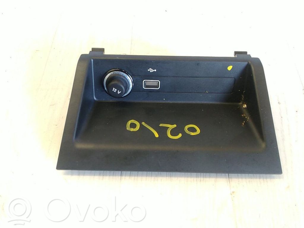 Skoda Fabia Mk3 (NJ) Interruttore a pulsante apertura portellone posteriore/bagagliaio