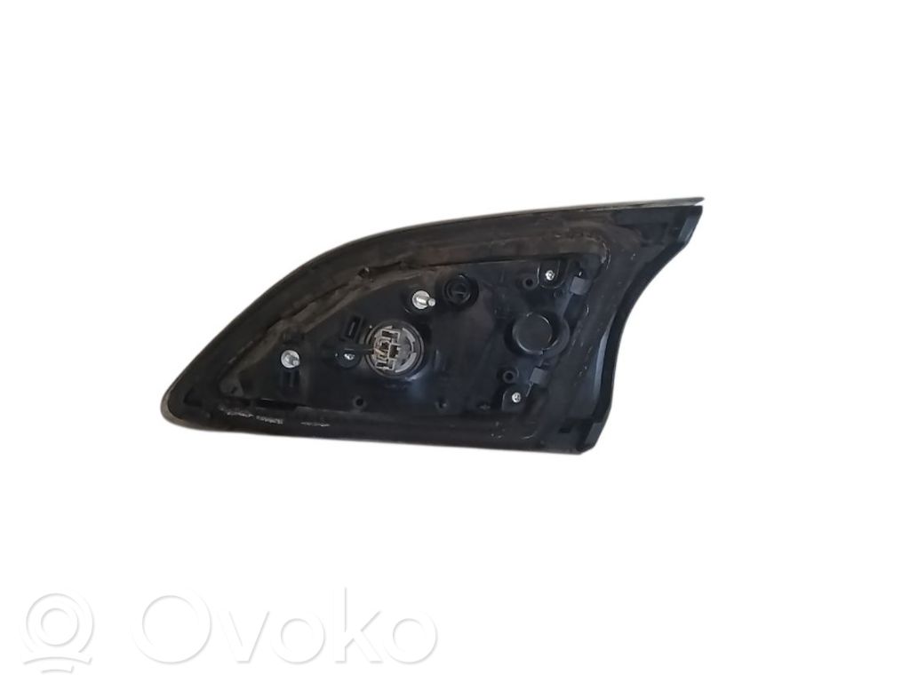 Mazda 3 II Aizmugurējais lukturis virsbūvē 