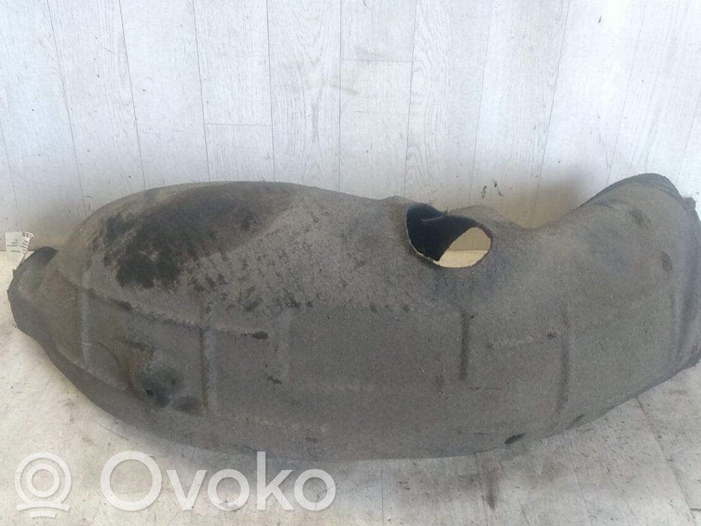Apărători interioare aripă roată spate   8H0810171