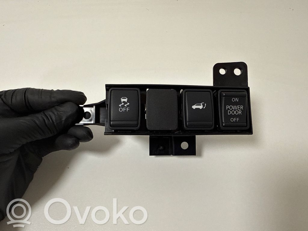 Nissan X-Trail T32 A set of switches 