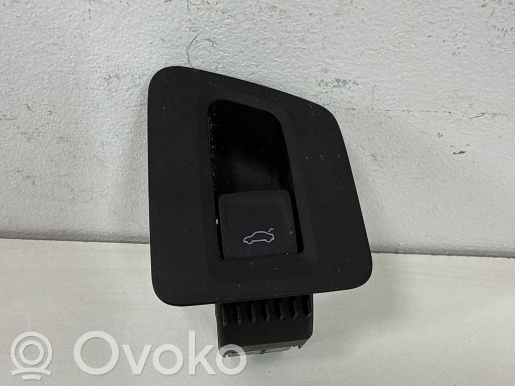 Volkswagen Passat Alltrack Tailgate opening switch 