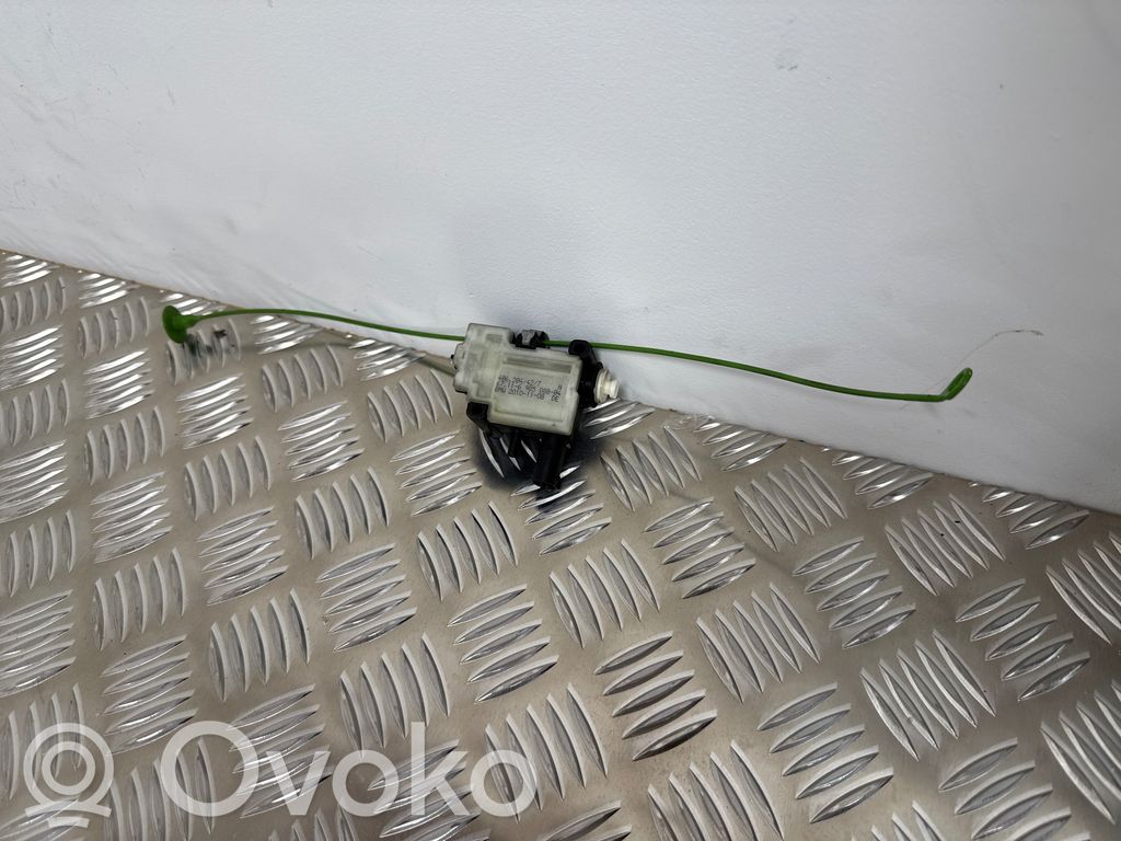 BMW 3 E90 E91 Fuel tank cap lock 