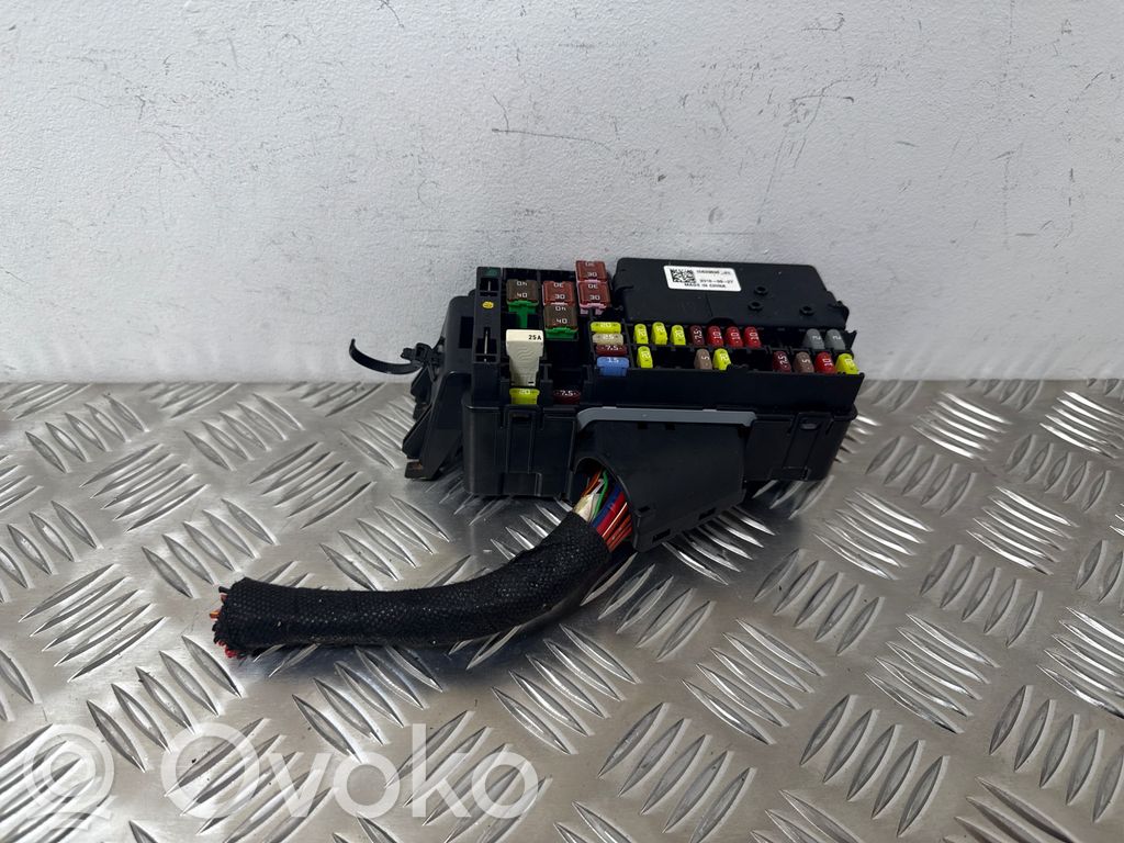 Opel Astra K Fuse module 