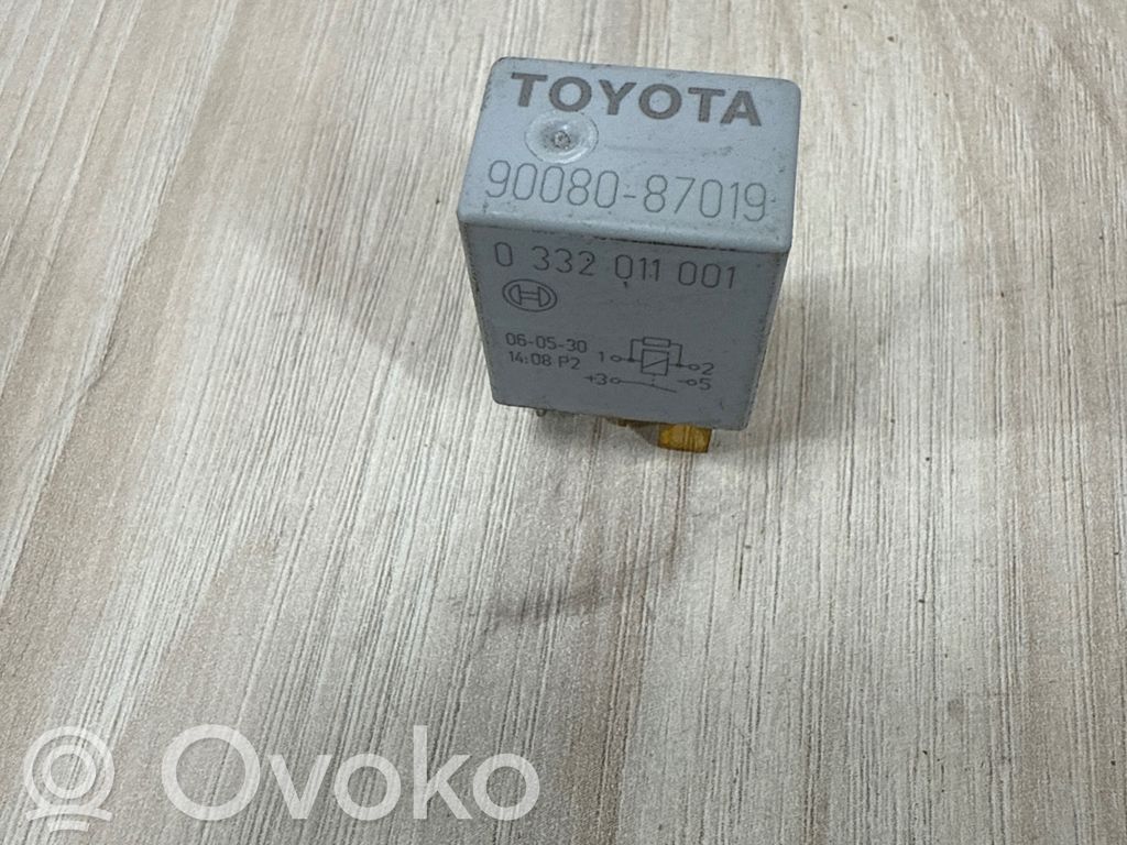 Toyota Corolla Verso AR10 Kita rėlė 