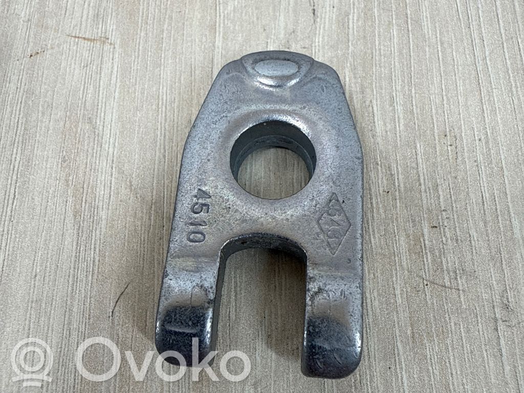 Abrazadera del inyector de combustible   4510