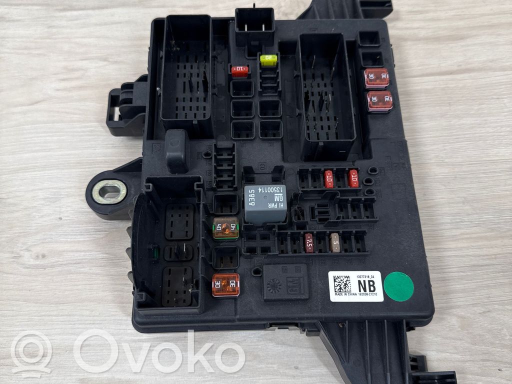 Opel Insignia A Fuse module 
