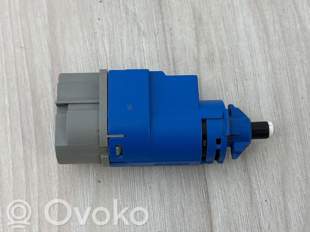 Dacia Duster Clutch pedal sensor 