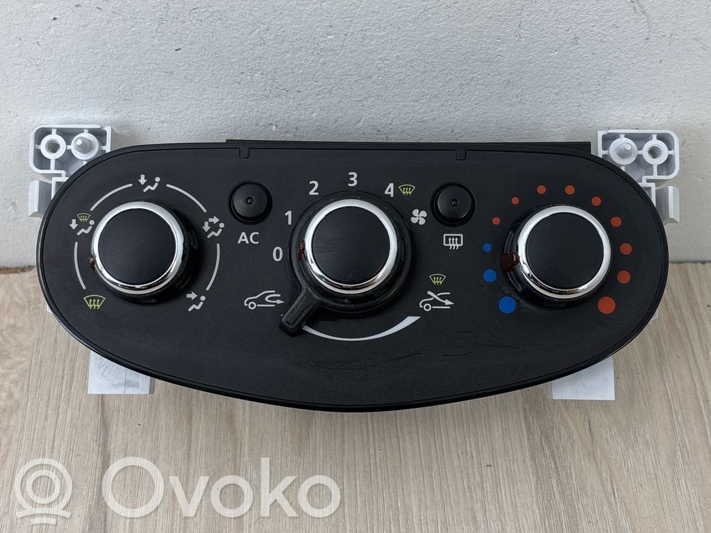 Dacia Duster Climate control unit 