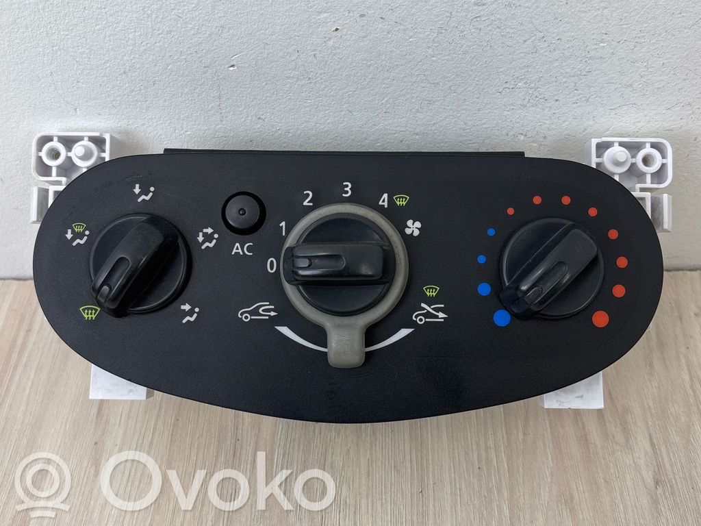 Dacia Duster Climate control unit 